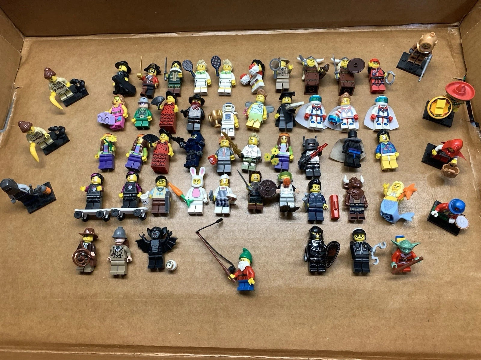Lego HUGE 425-500 Minifigures Lot! DC LOTR POTC MOVIE STAR WARS HP & More! LOOK!